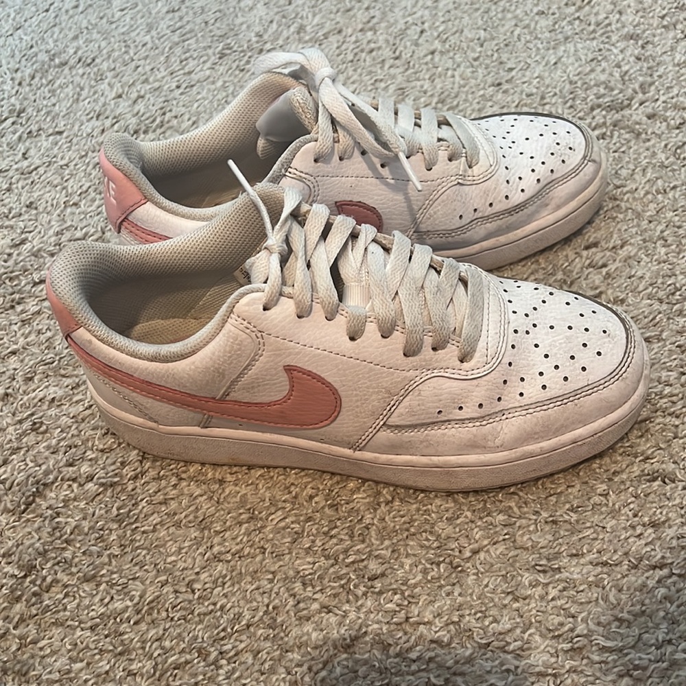 Gently worn pink Air Force 1s - Picture 4 of 4